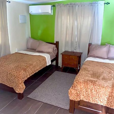 Centrally Located, Private, 1 Bedroom Apartment. Віллемстад Екстер'єр фото