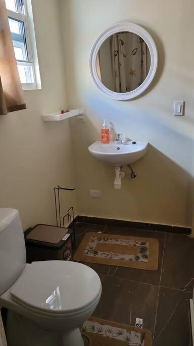 Centrally Located, Private, 1 Bedroom Apartment. Віллемстад Екстер'єр фото