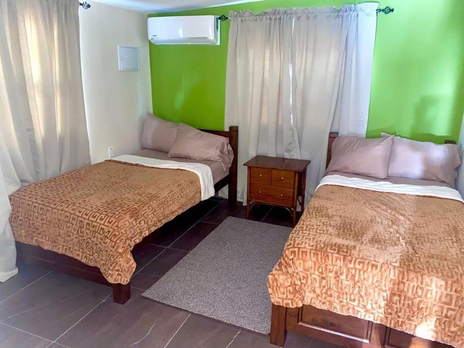 Centrally Located, Private, 1 Bedroom Apartment. Віллемстад Екстер'єр фото